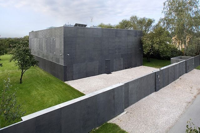 042411_fortress_house_1.jpg