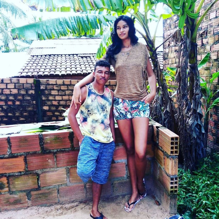 자신보다 41cm 작은 남성과 결혼한 브라질 여성
