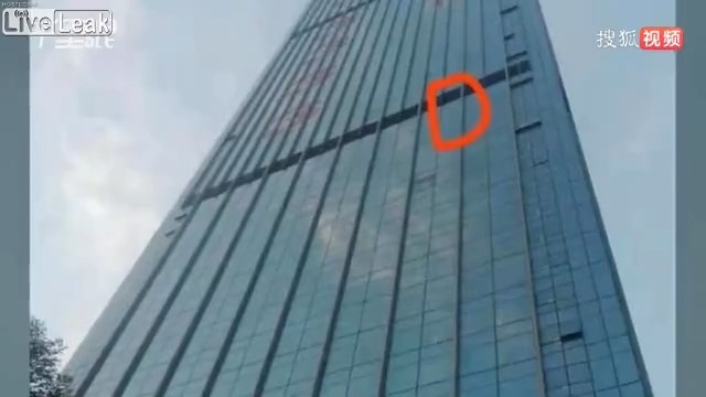 Woman killed by a falling object off a building.mp4_20190911_201822.569.jpg