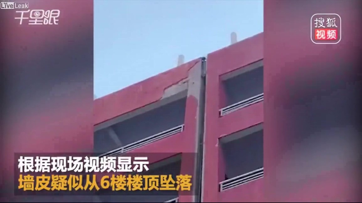 Man died instantly after part of building collapses on his head.mp4_20190513_124238.770.jpg
