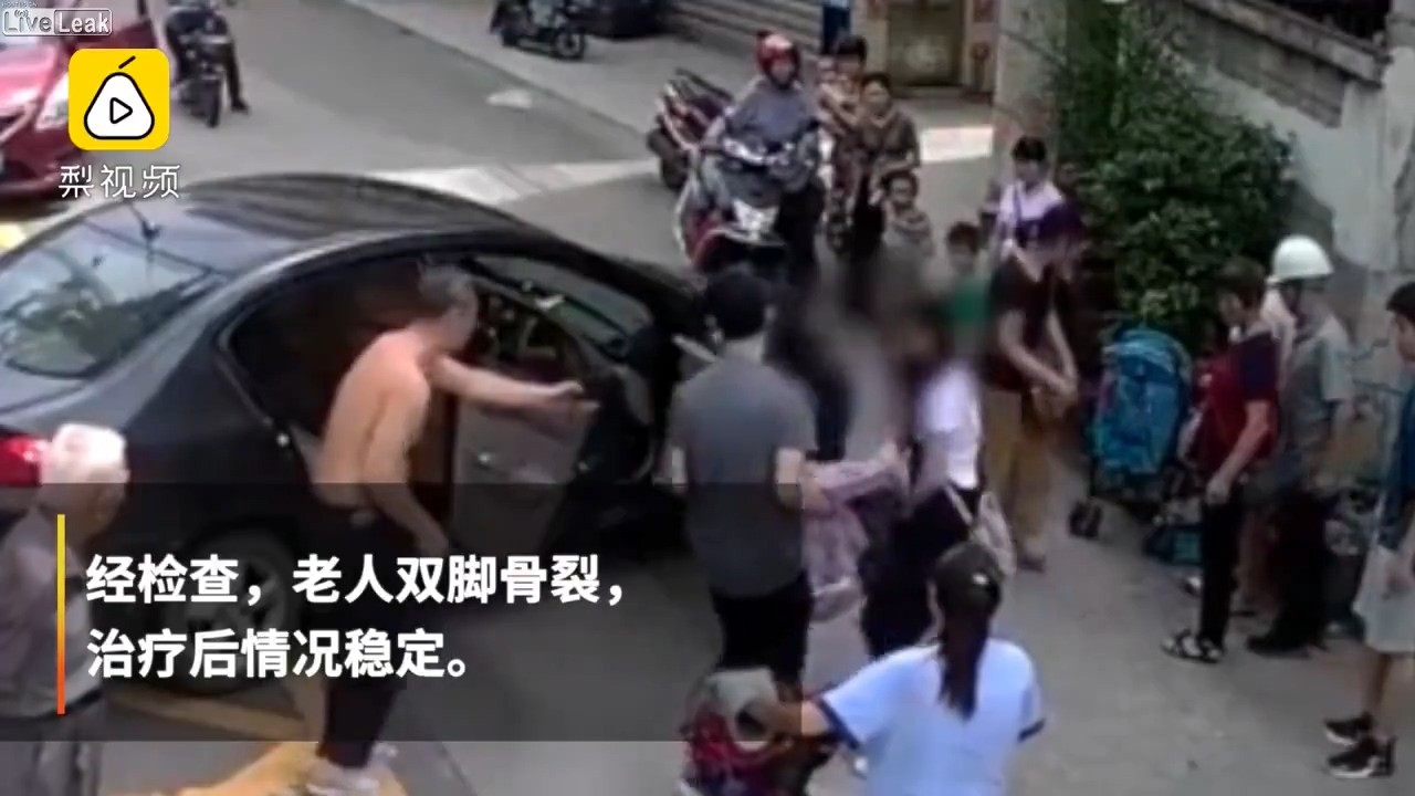 Old woman is run over by a small car.mp4_20190815_030153.055.jpg