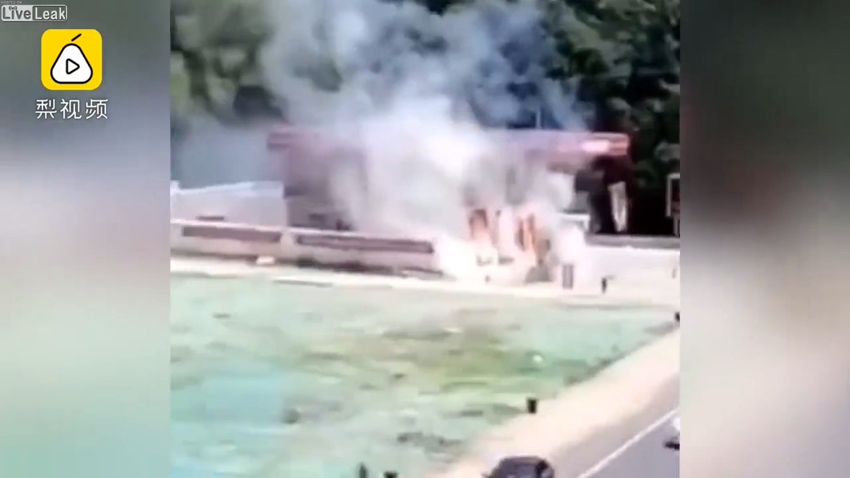 Dump truck rolls up to a gas station and the tires explode.mp4_20190610_125229.792.jpg