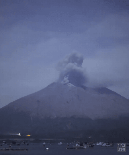 Eruption of Sakurajima.gif