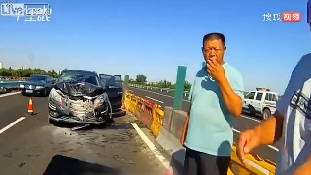 Tire jumps over the guardrail and smashes the car',s front bumper.mp4_20190823_160633.875.jpg