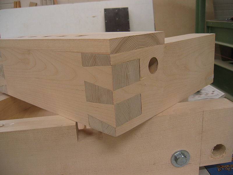 800px-Finished_dovetail.jpg