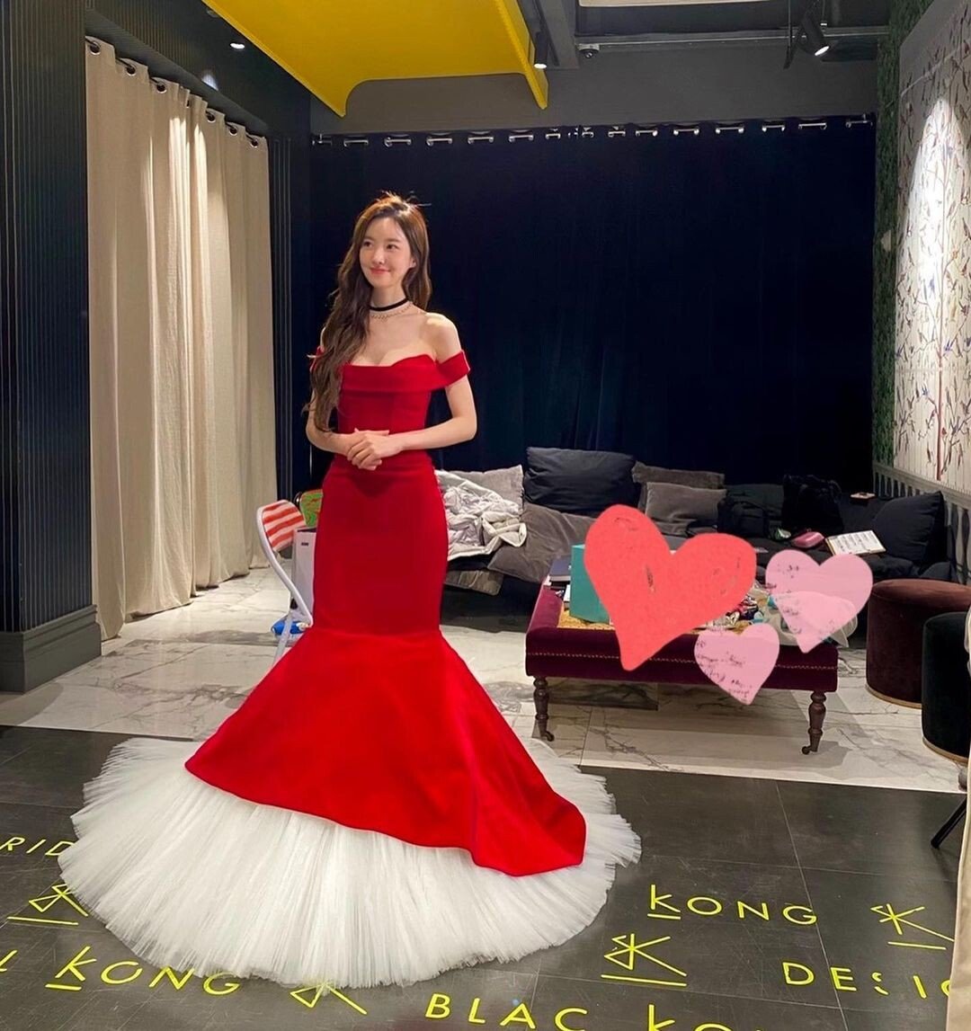 진세연 빨간 오프숄더 드레스