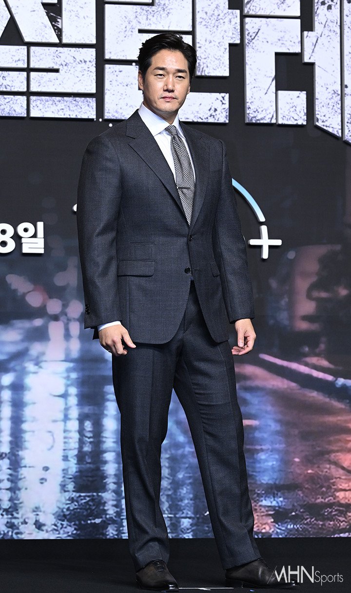 236052_246462_4915.jpg 키 188cm 배우 유지태 몸 체감...JPG