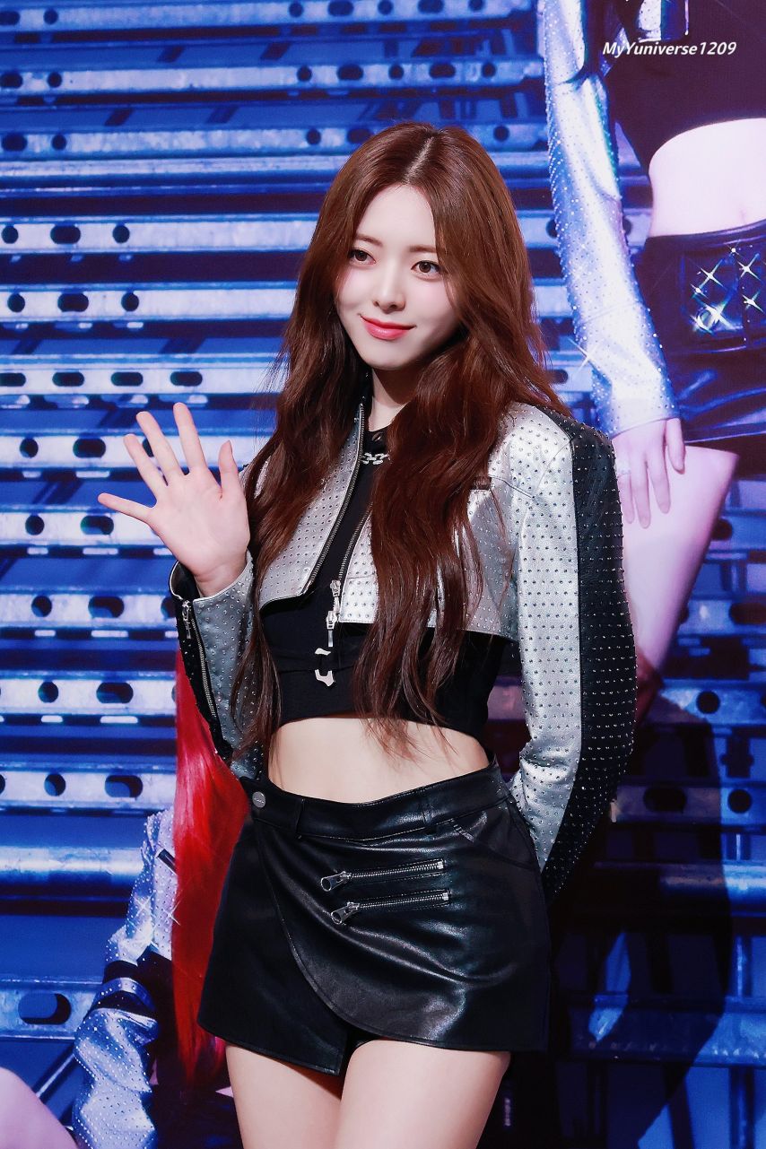 ITZY 유나1_2.jpg